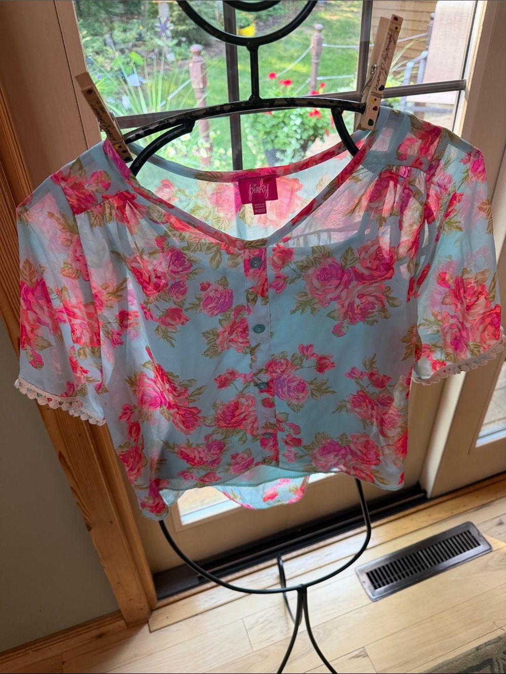 Pinky Floral Button-Front Light Blue & Hot Pink Crop Sz M Blouse w Lace on Slv